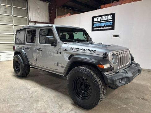 Used 2020 Jeep Wrangler Unlimited Sport AWD/4WD image 2