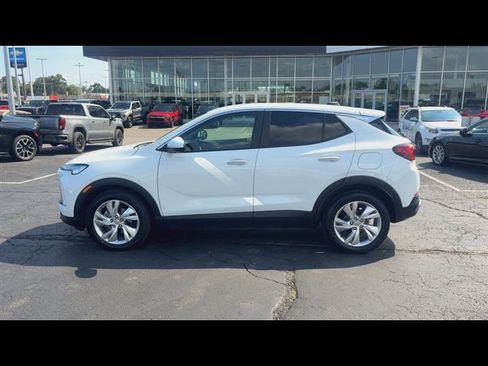 Certified 2024 Buick Encore GX Preferred w/ Comfort Package FWD image 5