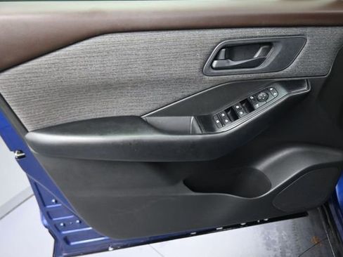 Used 2023 Nissan Rogue S AWD/4WD image 27