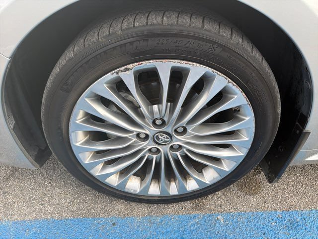 Used 2018 Toyota Avalon Limited FWD image 9