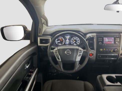 Used 2017 Nissan Titan SV RWD image 17