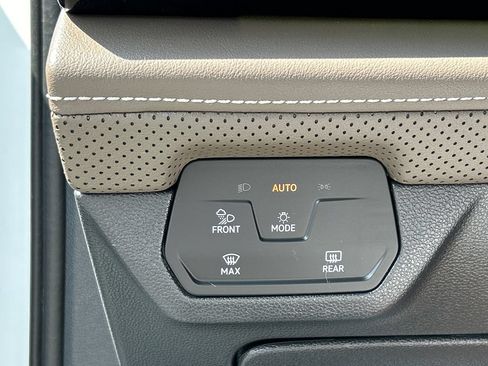 Used 2024 Volkswagen Atlas SEL AWD/4WD image 21