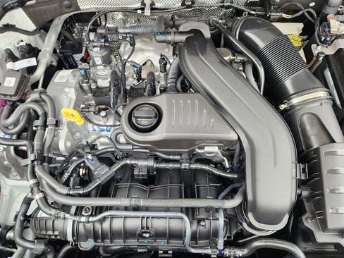 New 2024 Volkswagen Taos SE image 22