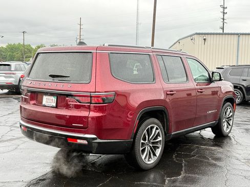 Used 2024 Jeep Wagoneer Series III w/ Premium Group I AWD/4WD image 7
