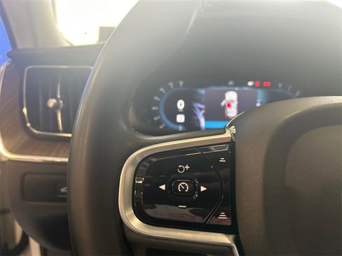 Certified 2023 Volvo XC60 B5 Ultimate w/ Climate Package image 12