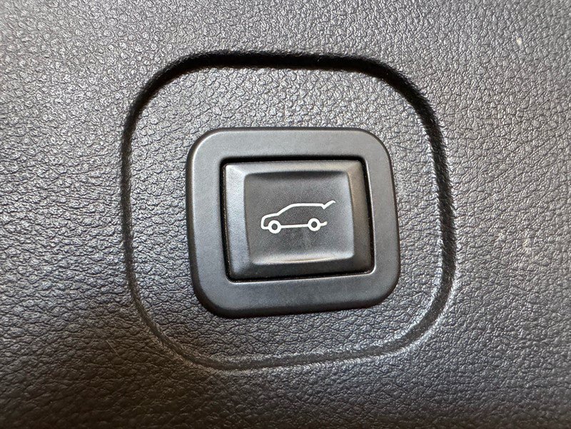 Used 2017 Chevrolet Equinox Premier w/ Enhanced Convenience Package AWD/4WD image 26