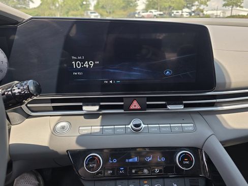 Used 2025 Hyundai Elantra SEL FWD image 14