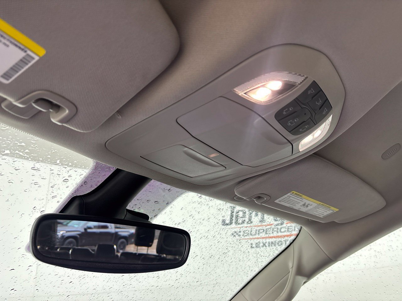 Used 2024 Chrysler Pacifica Touring-L FWD image 16
