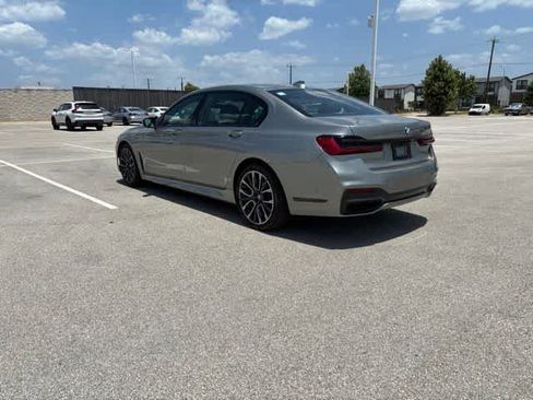 Used 2022 BMW 740i w/ M Sport Package RWD image 3