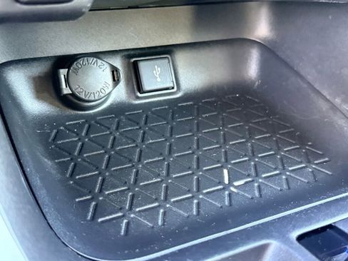 Used 2021 Toyota RAV4 XLE image 8