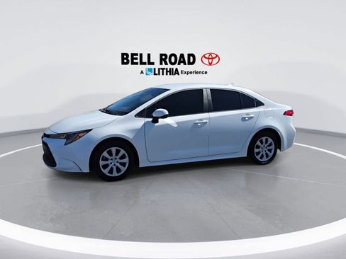 Certified 2025 Toyota Corolla LE FWD image 4