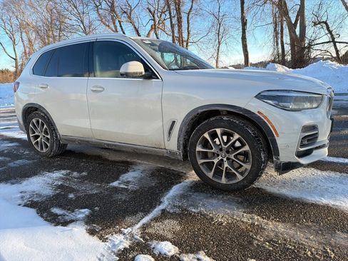 Used 2022 BMW X5 xDrive40i w/ Premium Package image 2