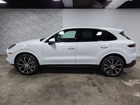 Used 2022 Porsche Cayenne Platinum Edition image 2