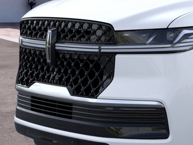 New 2026 Lincoln Navigator Reserve w/ Jet Appearance Package AWD/4WD image 17