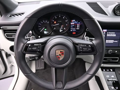 Certified 2025 Porsche Macan AWD/4WD image 12