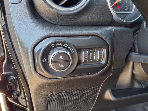 Used 2020 Jeep Gladiator Overland image 15