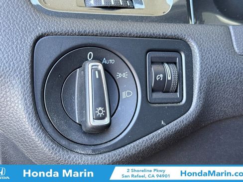 Used 2019 Volkswagen e-Golf SE w/ Driver Assistance Package FWD image 33