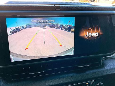 Used 2024 Jeep Wrangler Unlimited image 25