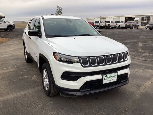 Used 2022 Jeep Compass Sport image 7