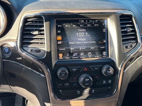 Used 2014 Jeep Grand Cherokee Overland AWD/4WD image 12