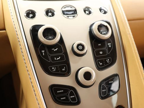 Used 2015 Aston Martin Vanquish Volante RWD image 33