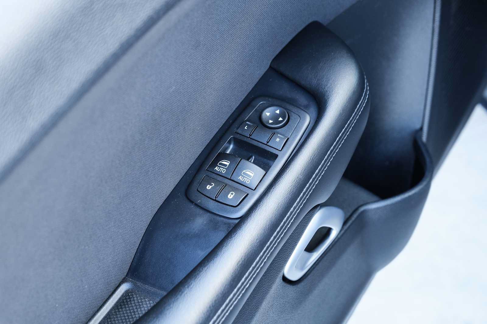 Used 2016 Dodge Challenger R/T w/ Driver Convenience Group RWD image 32