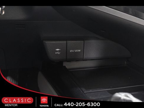 Used 2019 Toyota Camry L image 12