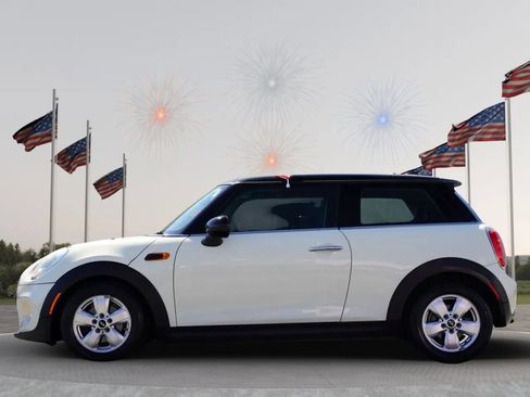Used 2015 MINI Cooper 2-Door Hardtop image 9