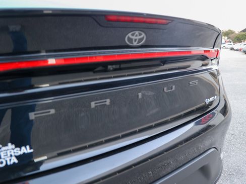 Used 2025 Toyota Prius LE image 12