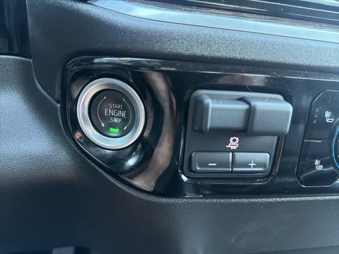 Used 2025 GMC Sierra 2500 SLE w/ SLE Value Package; AWD/4WD image 18
