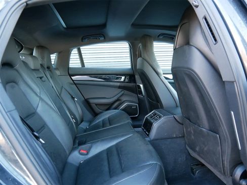 Used 2020 Porsche Panamera 4 image 27