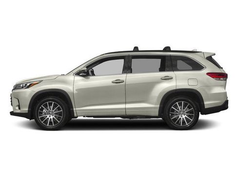 Used 2018 Toyota Highlander XLE FWD image 3