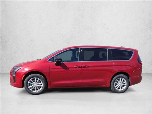 New 2027 Chrysler Pacifica Select AWD/4WD image 2