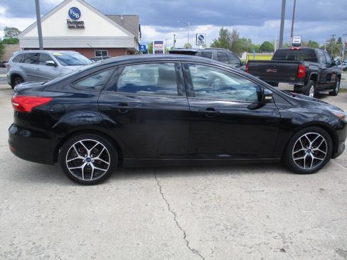 Used 2018 Ford Focus SEL FWD image 7