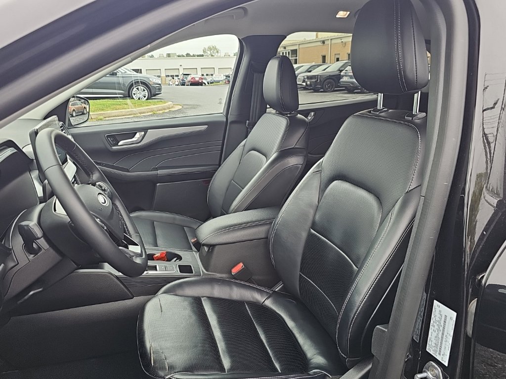 Used 2024 Ford Escape Platinum AWD/4WD image 3