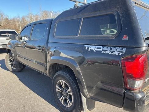 Used 2019 Toyota Tacoma TRD Sport w/ TRD Premium Sport Package image 9