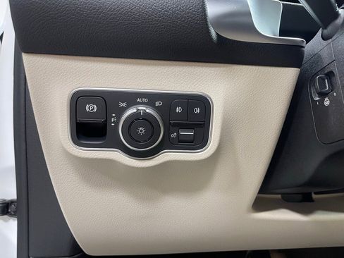 Used 2026 Mercedes-Benz GLB 250 4MATIC image 19