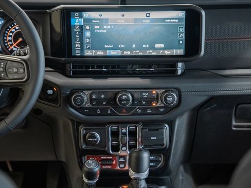 New 2026 Jeep Wrangler Unlimited Rubicon AWD/4WD image 21