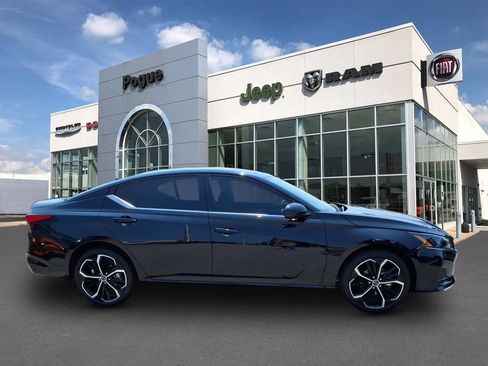Used 2025 Nissan Altima 2.5 SR AWD/4WD image 2