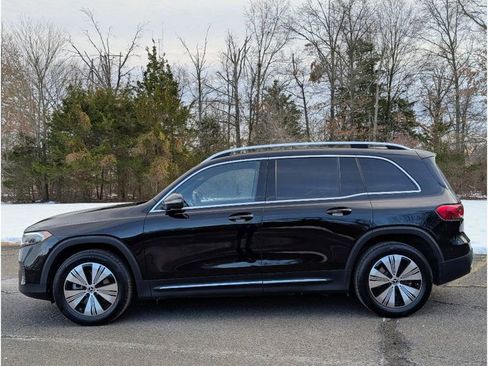 Used 2023 Mercedes-Benz EQB 300 4MATIC image 4