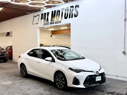 Used 2018 Toyota Corolla SE FWD image 1