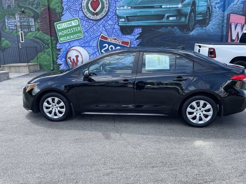 Used 2023 Toyota Corolla LE FWD image 2