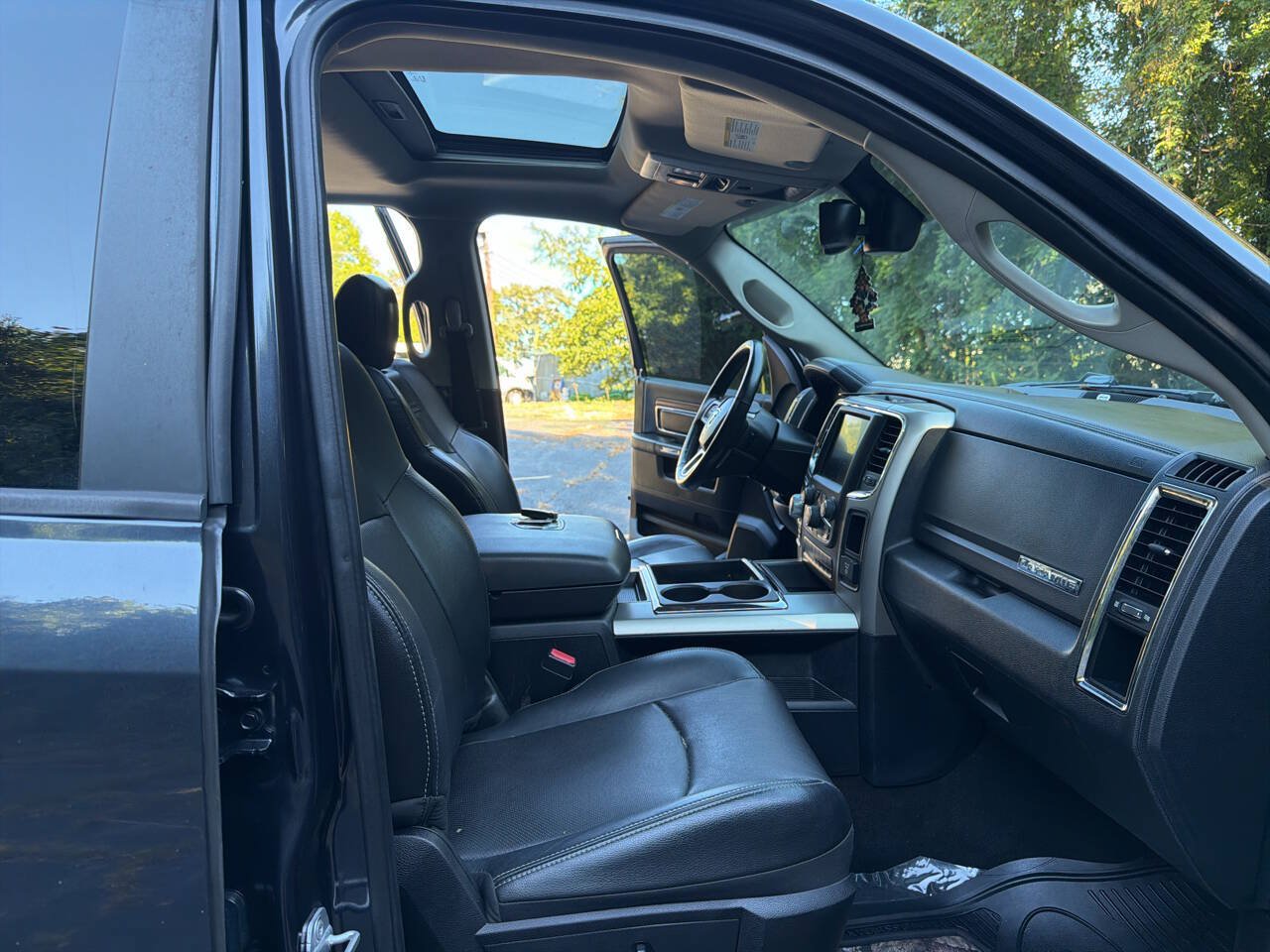 Used 2013 RAM 1500 Laramie w/ Convenience Group AWD/4WD image 19