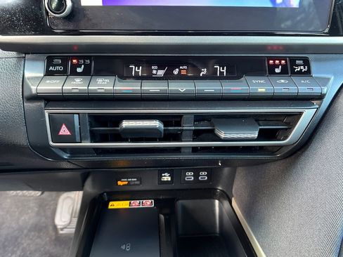 Used 2025 Toyota Camry LE w/ Convenience Package image 17