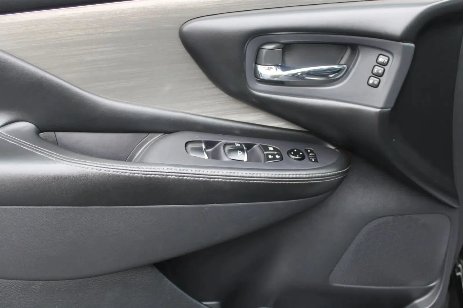 Used 2018 Nissan Murano SL w/ Moonroof Package FWD image 19