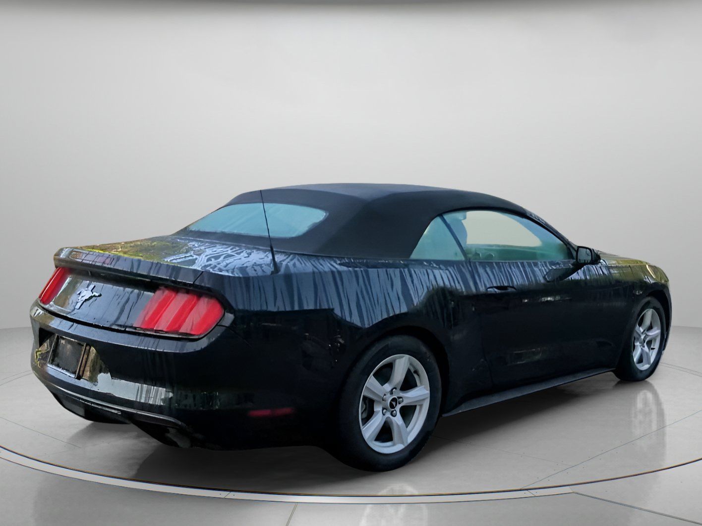 Used 2016 Ford Mustang Convertible RWD image 28