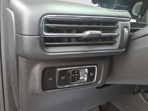 Used 2025 Lincoln Corsair AWD w/ Equipment Group 101A image 20