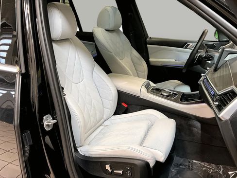 Used 2024 BMW X5 xDrive40i w/ Premium Package AWD/4WD image 8