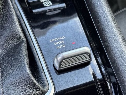 Used 2023 Jeep Compass Limited image 29