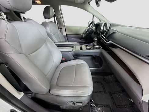 Certified 2022 Toyota Sienna XLE w/ XLE Plus Package FWD image 33